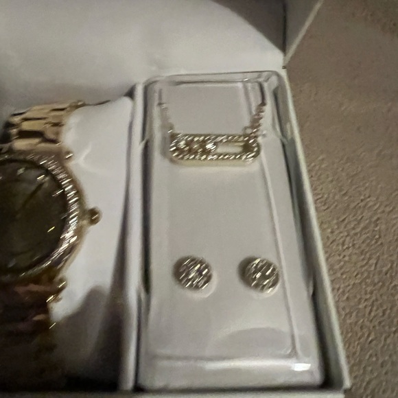 🎁 💝 Jessica Simpson gift package, women watch+ matching necklace and earring - Picture 4 of 8
